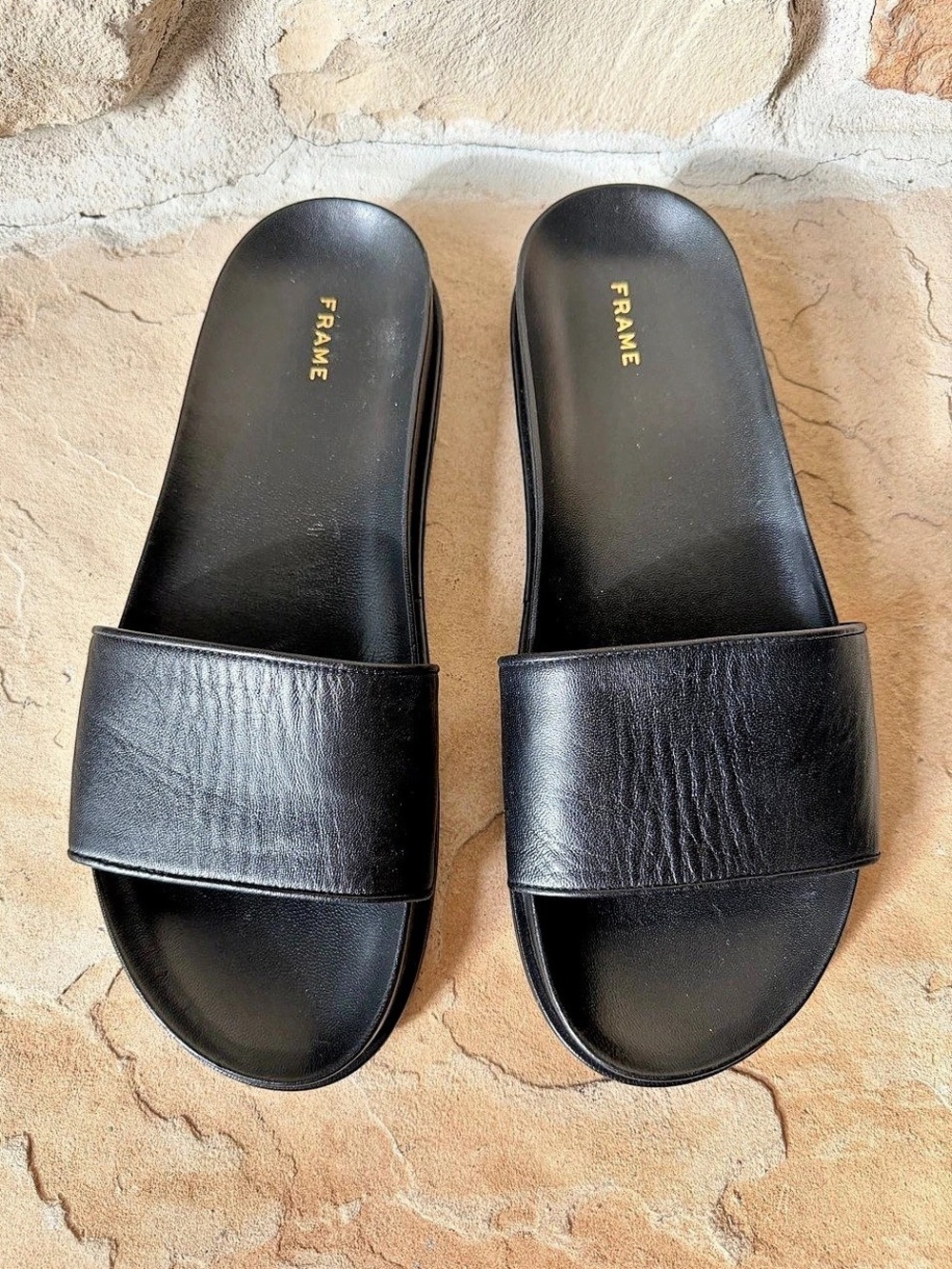 FRAME Le Osborne Black Slide Sandals
